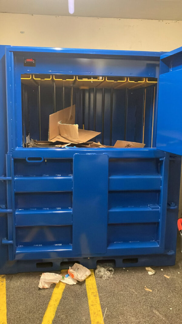 400kg+ baler in blue