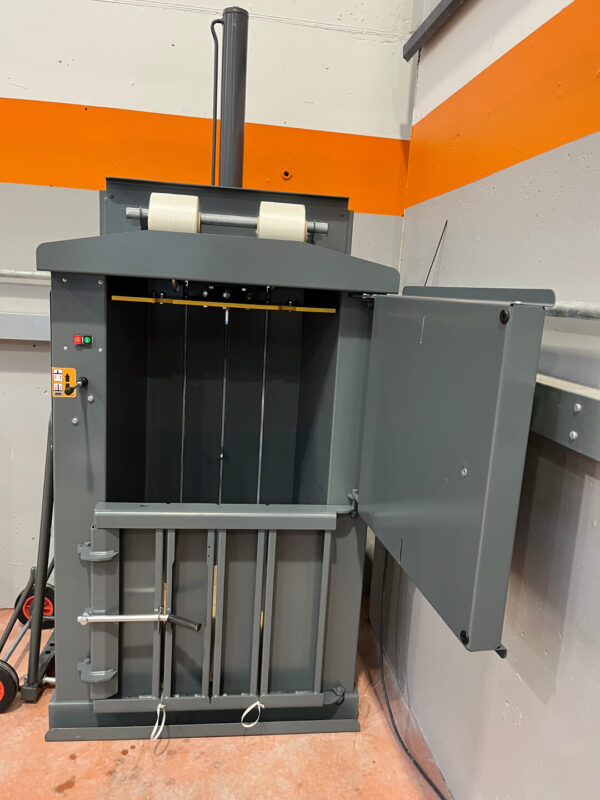 50-60kg baler in black/grey