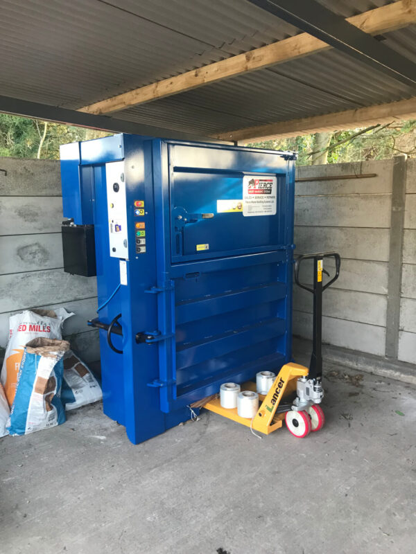 200-300kg mid size baler in blue