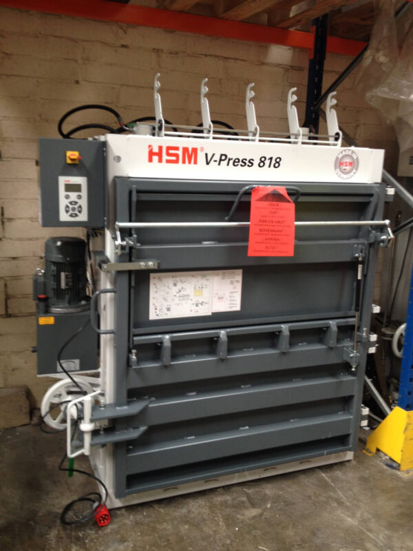 100-150kg baler in black/grey