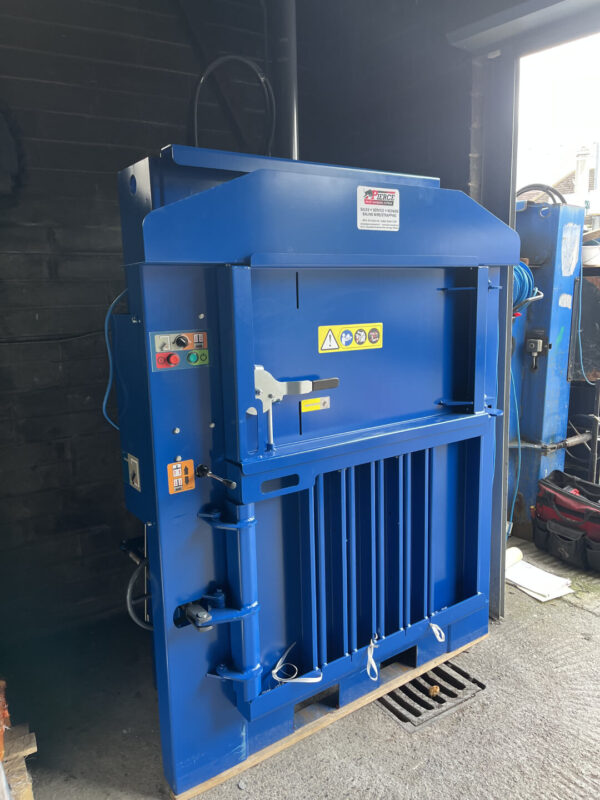 100-150kg baler in blue