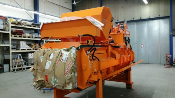 Mid Size Horizontal Baler