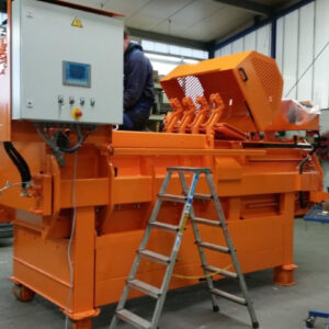 Mid Size Horizontal Baler
